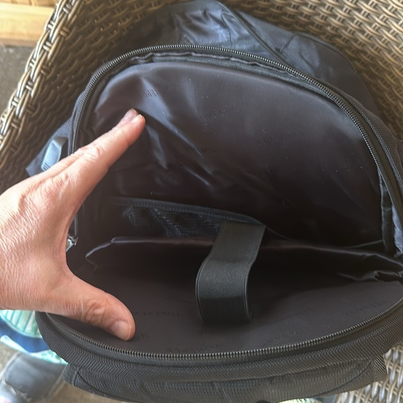 Yorepek Computer and Charging Backpack - Picture 5 of 6